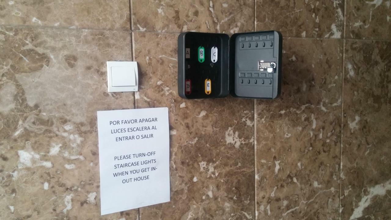 Rafaela Guest House Малага Екстериор снимка